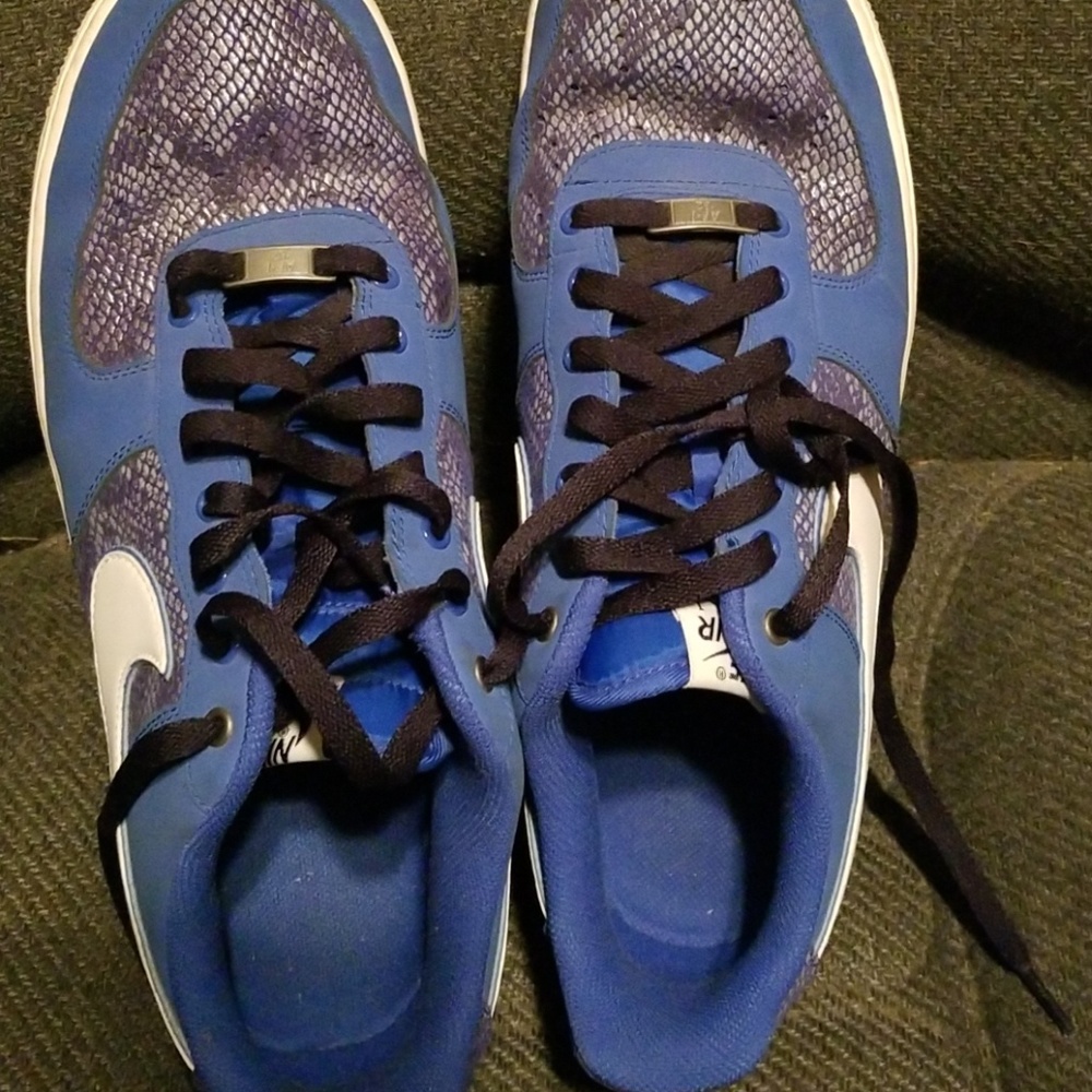 Like New Men's athletic shoes